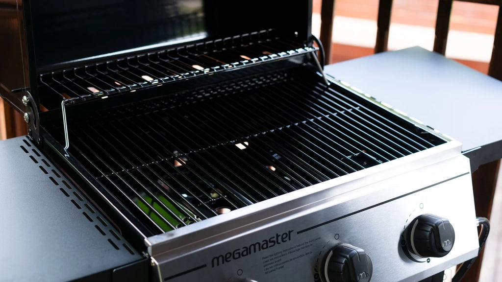 3-Burner Gas Grill with 2 Foldable Side Tables, 30000BTUs, Black/Silver L6500