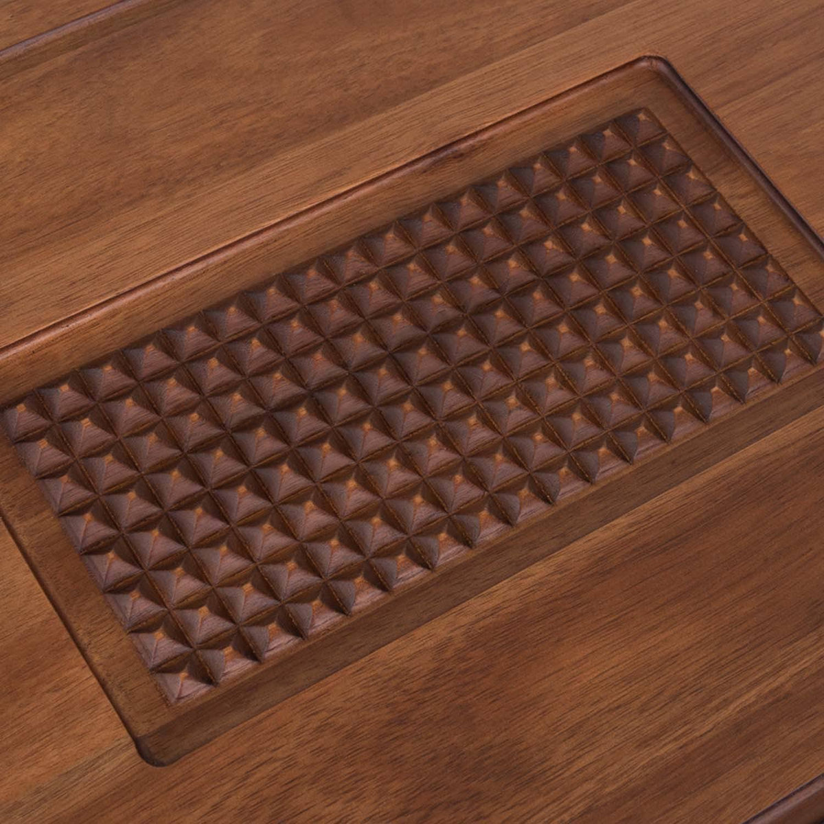 Acacia Carving Board with Juice Well E10552