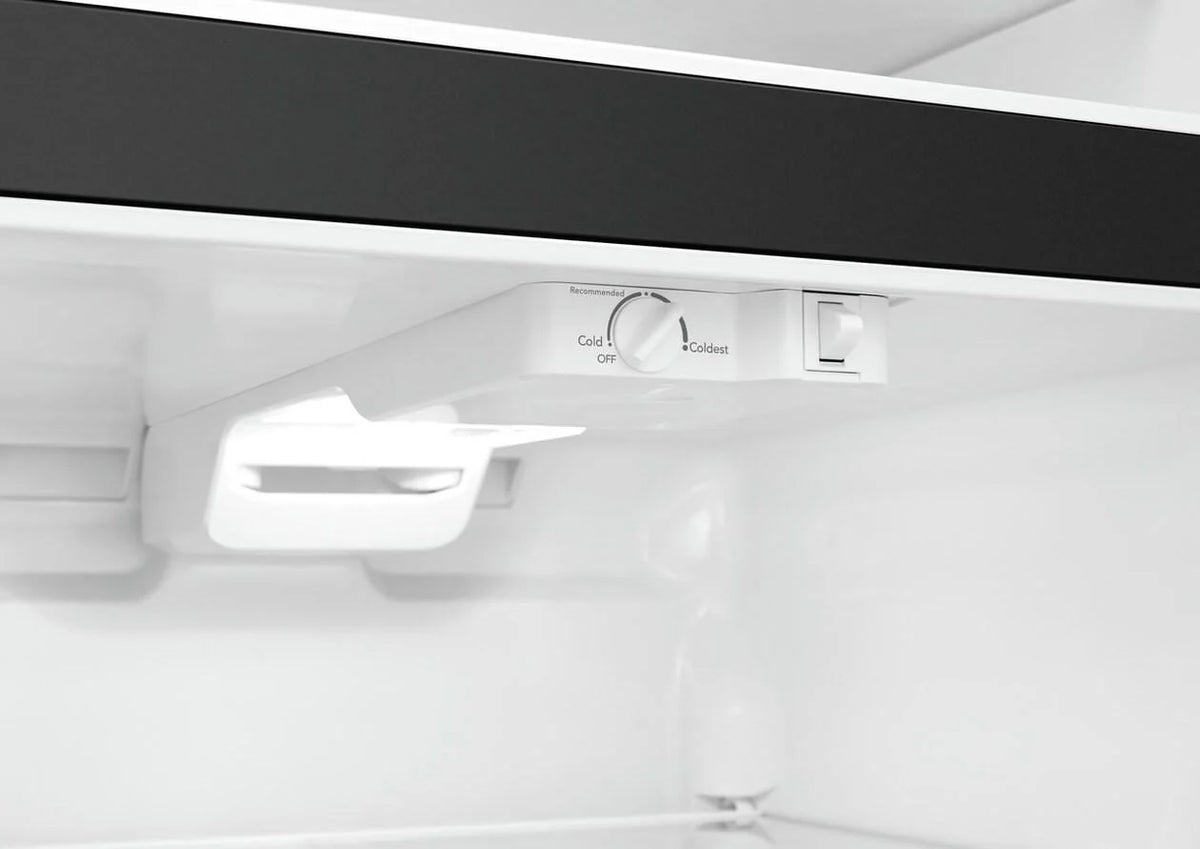 Top Freezer Freestanding Refrigerator White S828
