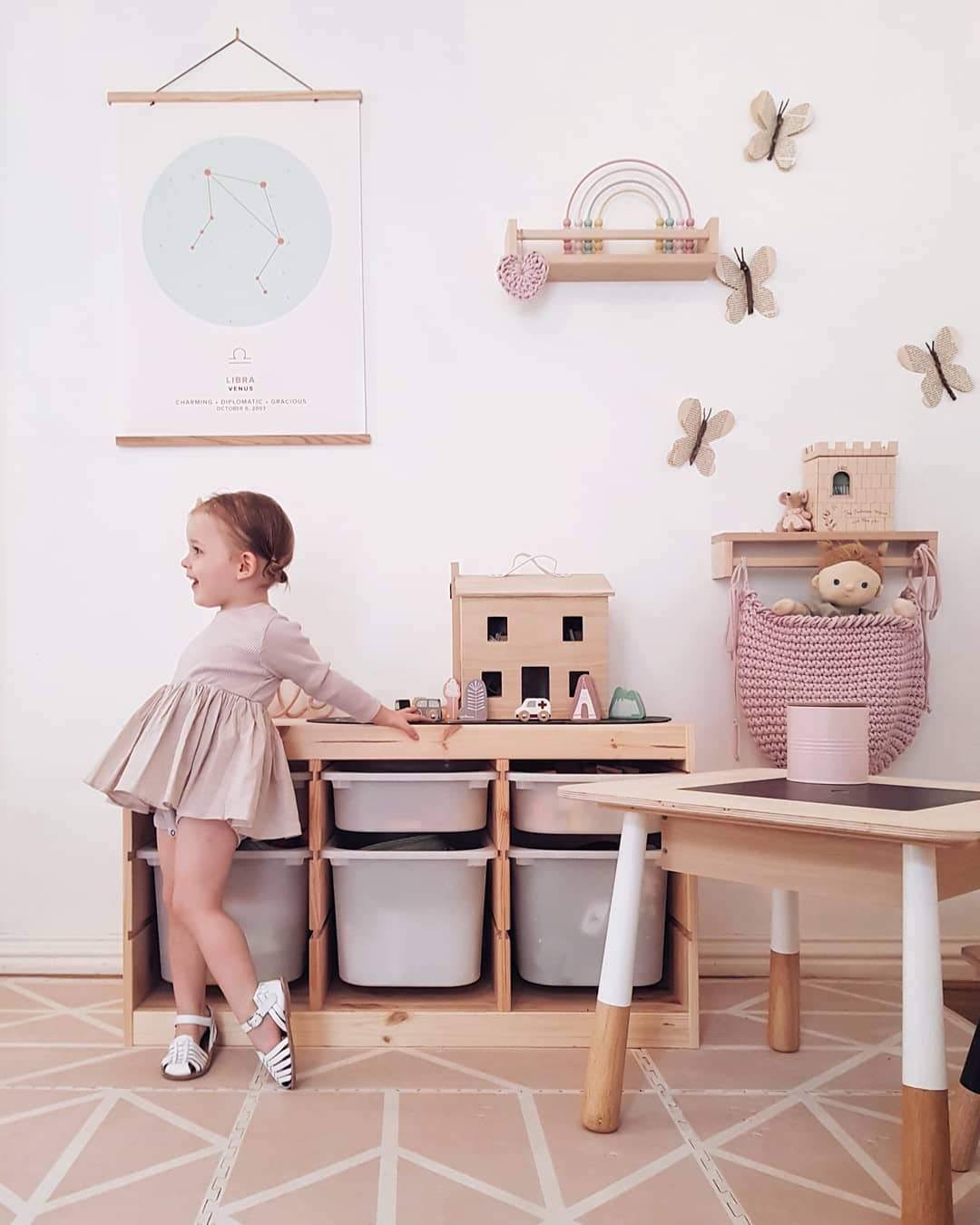 Forest Table R437729