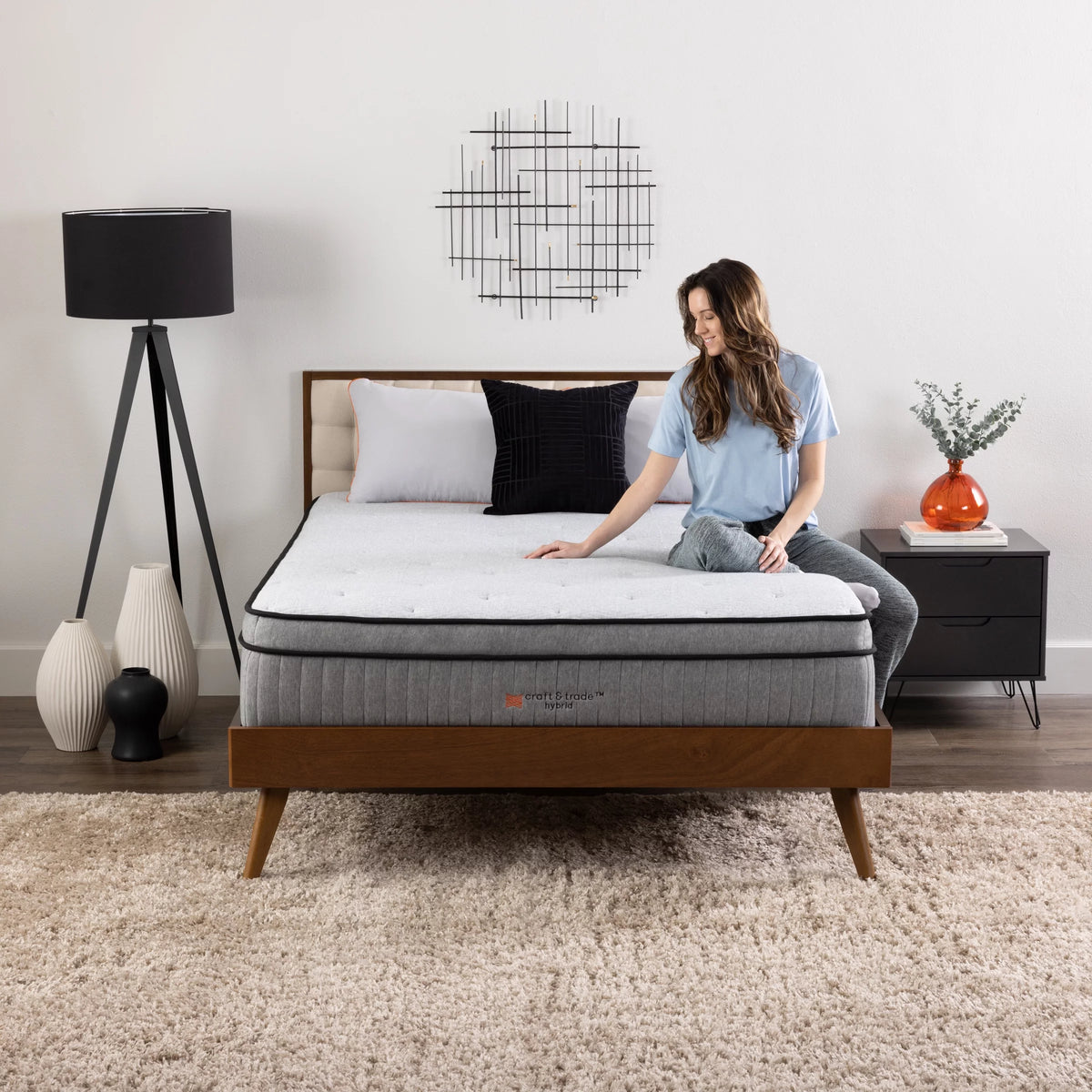 California King Hybrid Mattress with 2 Pillows H828943