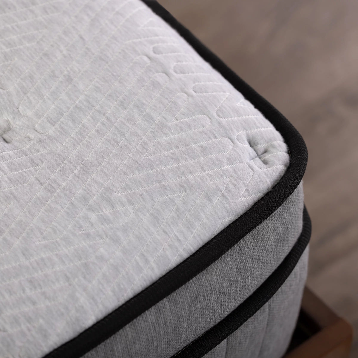 California King Hybrid Mattress with 2 Pillows H828943
